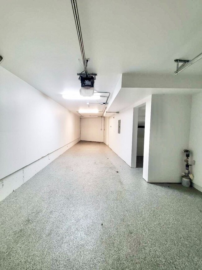 Building Photo - Great TownHome For Rent