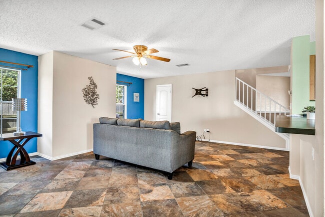 Building Photo - 812 Palitine Ln