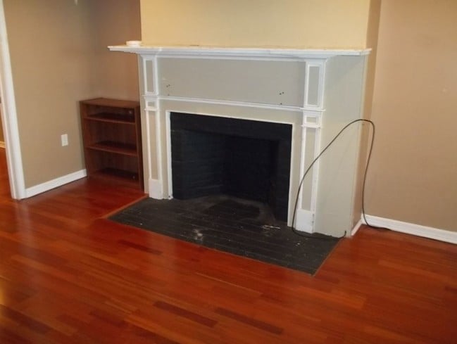 Living room - 395 S Main St