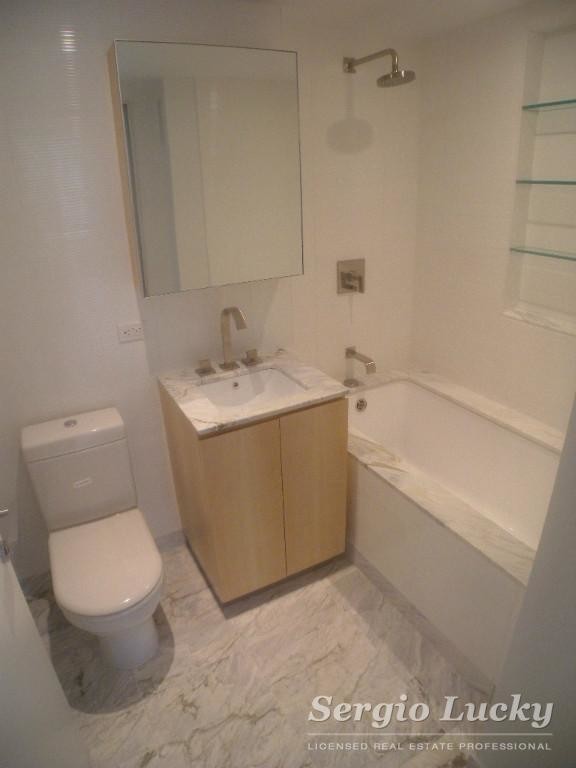 Foto del edificio - 301 E 75th St