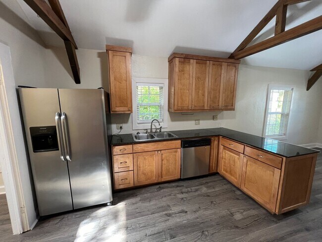 Building Photo - 2405
