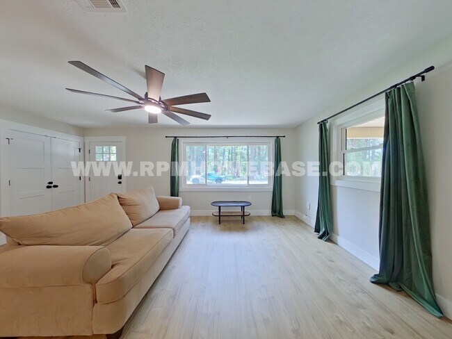 Foto del edificio - Charming Fully Renovated Home in Mary Esth...