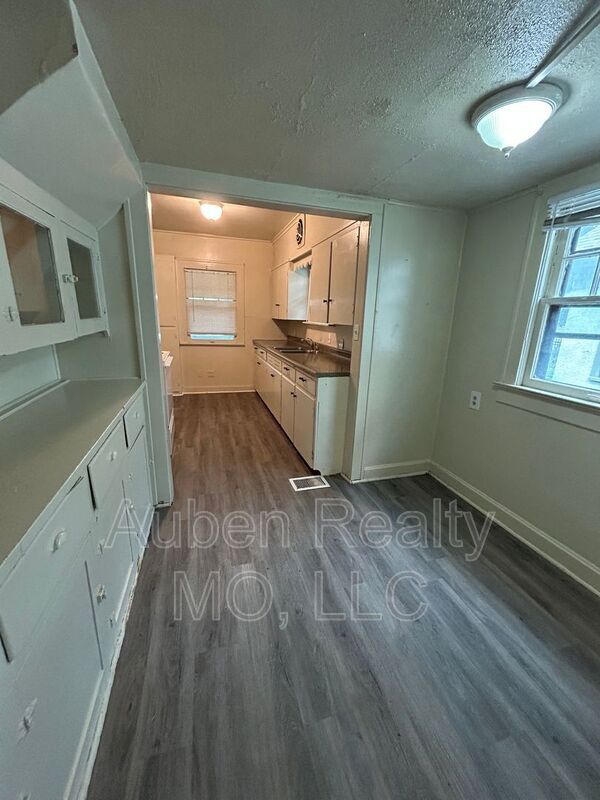 Building Photo - 5431 Harrison St