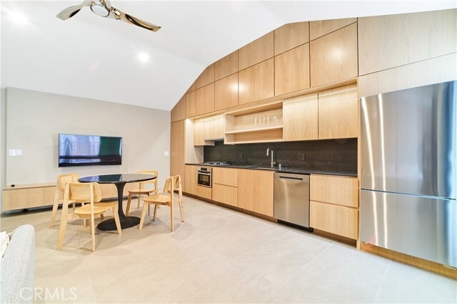 Foto del edificio - 1119 N Crestview Dr