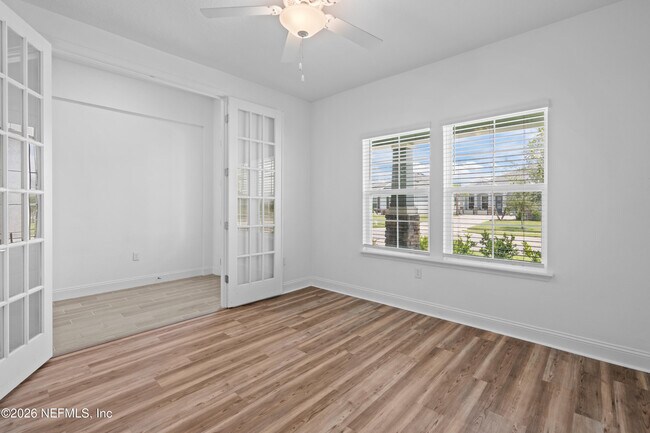 Building Photo - 260 Oaklawn Ct