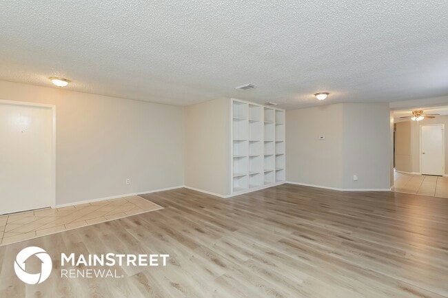 Foto del edificio - 13406 Forum Rd