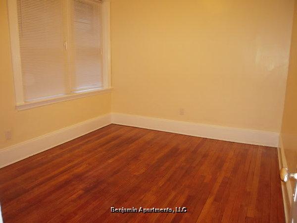 Building Photo - 463 Park Dr