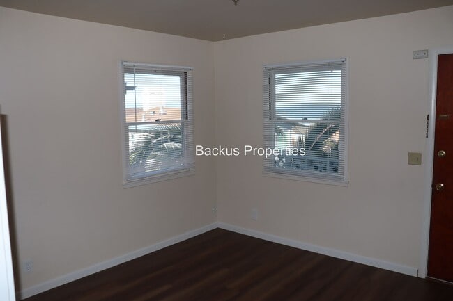 Building Photo - 650 Laine St