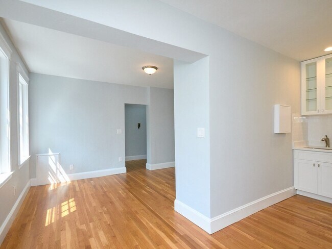 Building Photo - 42 Linnaean St