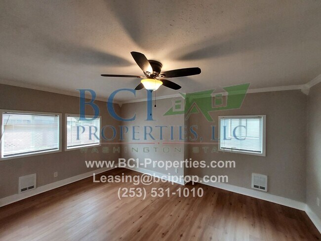 Foto del edificio - Beautifully remodeled 2 bedroom Duplex nex...