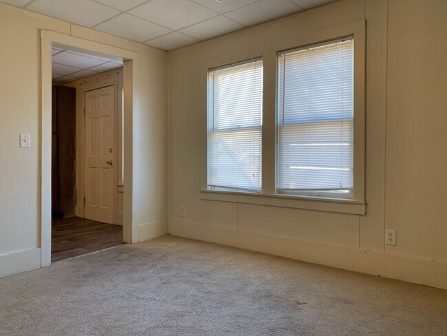 Building Photo - 8th 2644