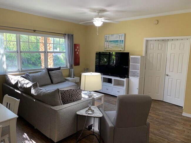 Foto del edificio - Annual turnkey furnished (optional) renovated luxury 2/2 condo downtown Sarasota at Broadway Prom...