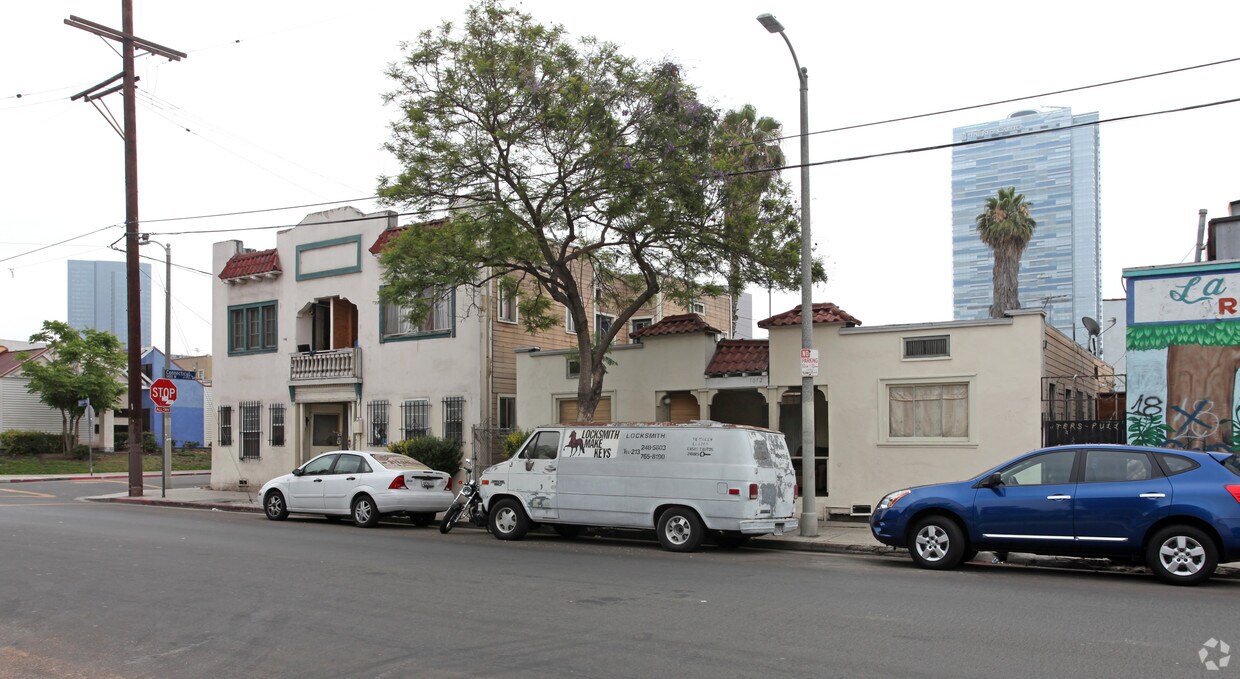 Building Photo - 1060-1072 Valencia St