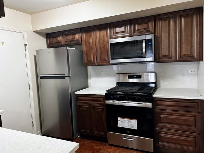 Building Photo - 412 Quaker Hill Ct