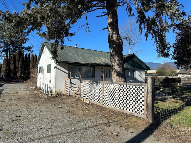 Building Photo - 8859 Nowell St