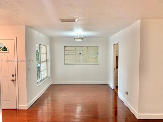 Building Photo - 6811 SW 76th Ter