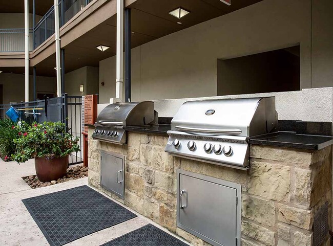 Foto del edificio - Turgid 2 BR Apt (That Means It's Good)