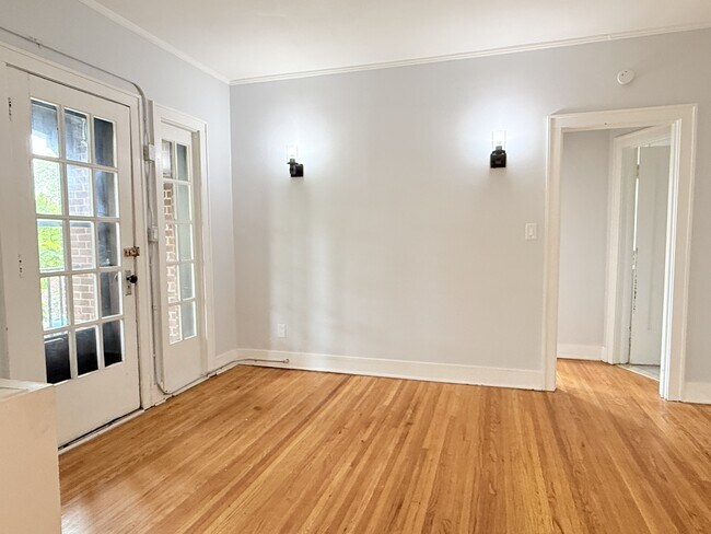 Photo du bâtiment - 36 Hanna St W