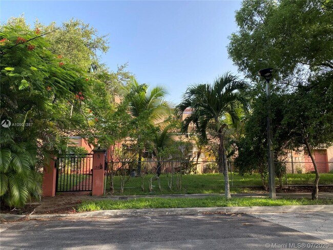 Foto del edificio - 1516 SW 12th St