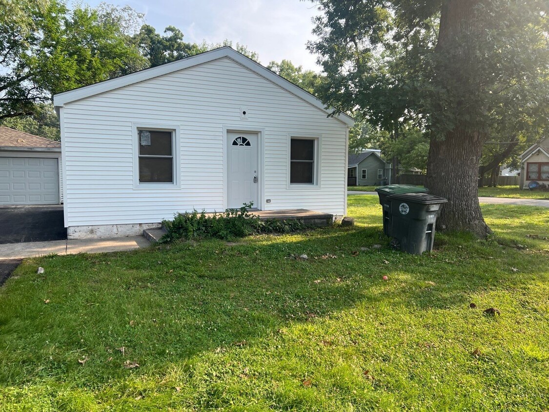 Primary Photo - Newly remodeled 2 bedroom Home!