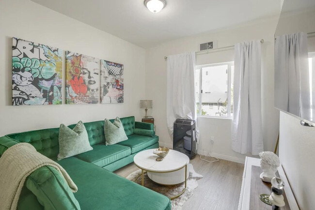 Building Photo - 2658-72 Broadway-ID1307919P