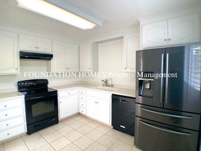 Foto del edificio - 2330 Shelter Bay Ave