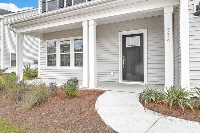Building Photo - A must-see opportunity in Cane Bay!