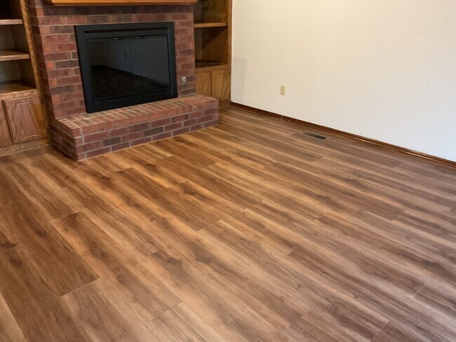 Building Photo - 3213 Dove Crossing Dr