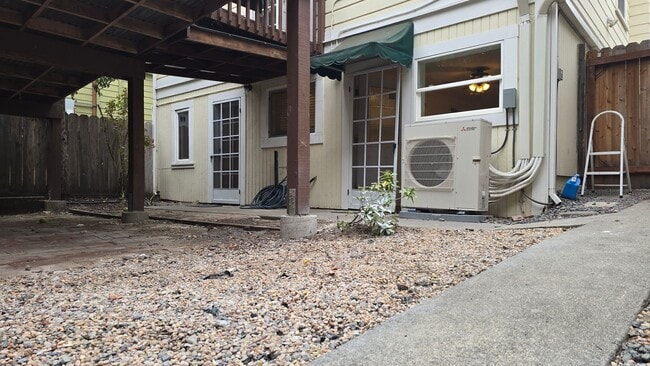 Foto del edificio - 1 Bedroom Walking Distance to Downtown and...