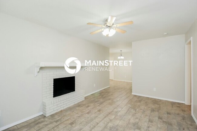 Building Photo - 3 Bedroom Pet-Friendly Home in MOORE, OK with Main Street Renewal