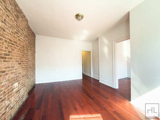 Foto del edificio - BEDFORD AVENUE 1-Bed / 1-Bath