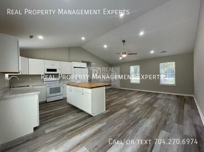 Foto del edificio - 3220 Braewick Pl