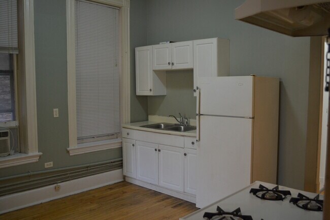 Foto del edificio - 1448 N Maplewood Ave