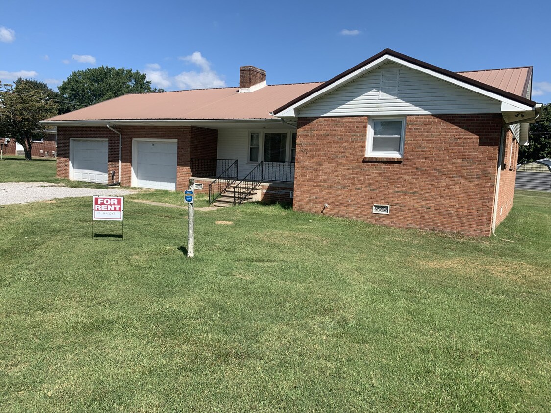 Primary Photo - 104 West McReynolds Drive