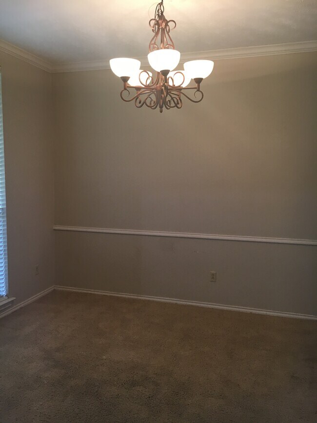 Building Photo - 3013 Parkside Dr