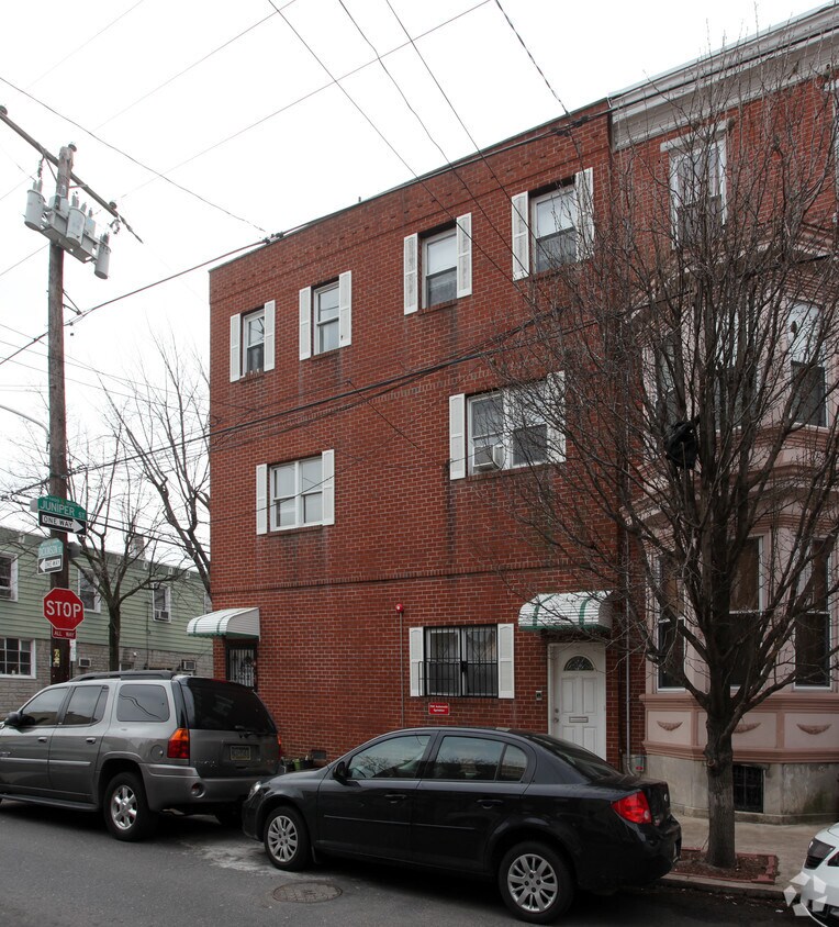 Building Photo - 1324-1326 Dickinson St