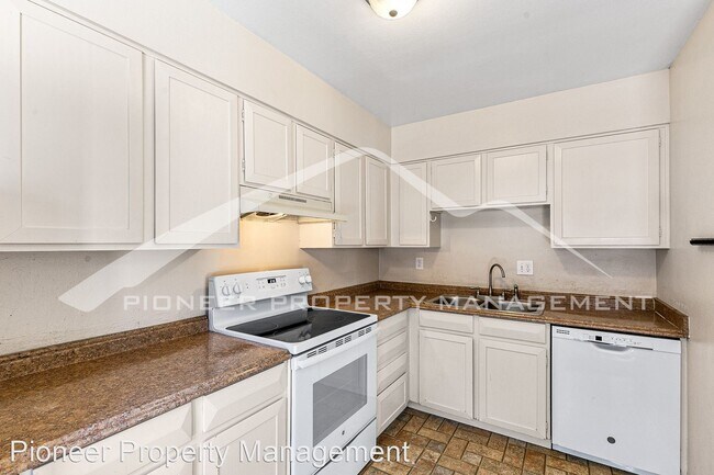 Foto del edificio - 2 br, 1.5 bath House - 41 Evergreen Street