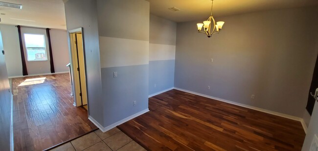 Building Photo - 811 Parker Den Dr