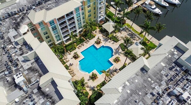 Building Photo - 806 E Windward Way