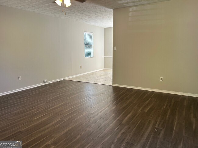 Foto del edificio - 1292 Crystal Lake Rd