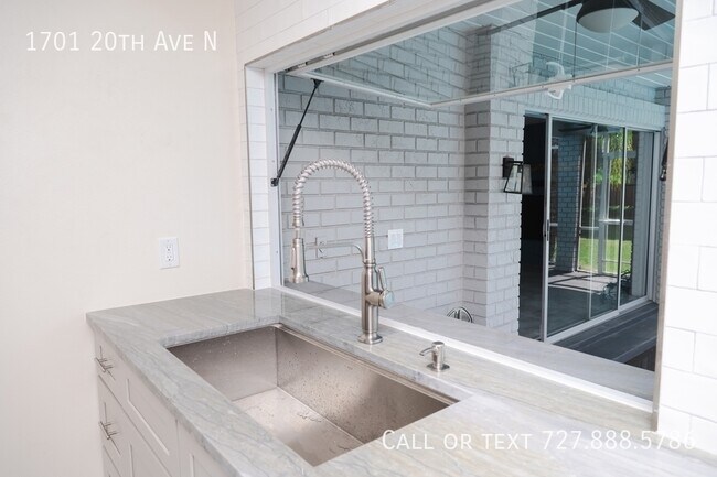 Building Photo - 1701 20th Ave N