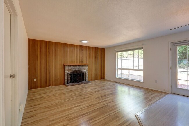 Foto del edificio - 4-bedroom 2.5 bath on cul-de-sac in Kirkland