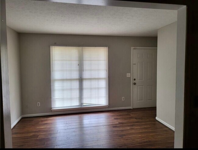 Foto del edificio - 5 Elba Ct