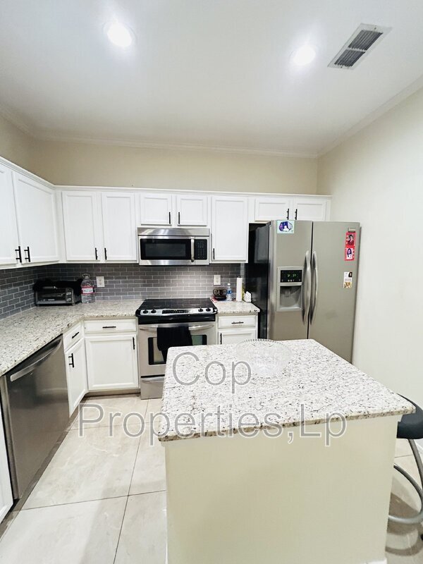 Foto del edificio - 6622 Shady Bend Dr