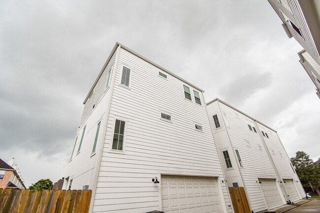 Building Photo - 3712 Link Valley Dr.