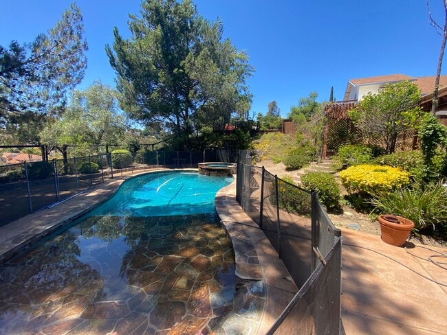 Building Photo - 4 Bed 3 Bath with Pool in Scripps Ranch!