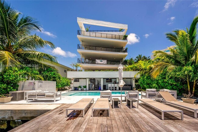 Foto del edificio - 1930 Bay Dr