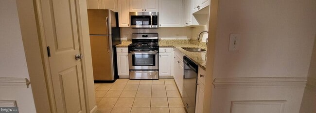 Building Photo - 16 Granite Pl