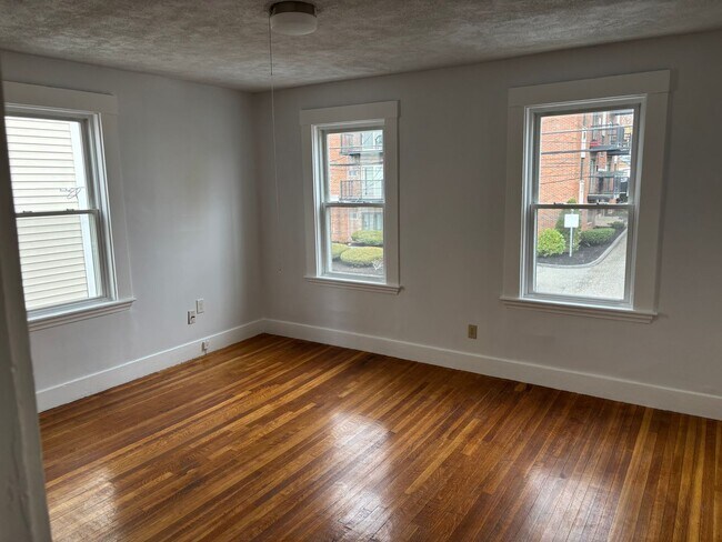 Photo - 43-45 Crescent St. Wakefield, MA (Offboard... Apartment