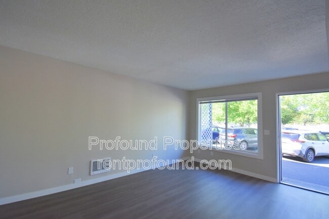 Building Photo - 704 NE 99th Ave
